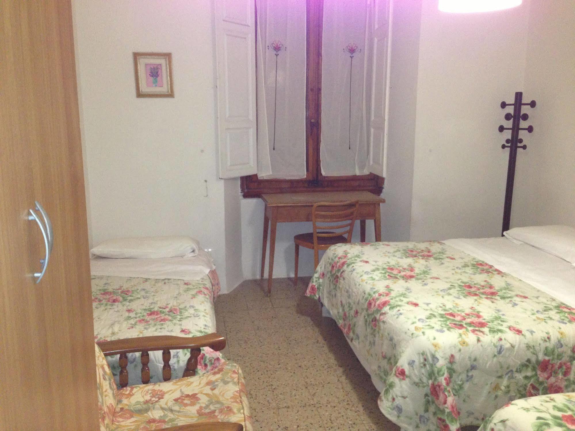 Hostel Veronique Флоренция Екстериор снимка