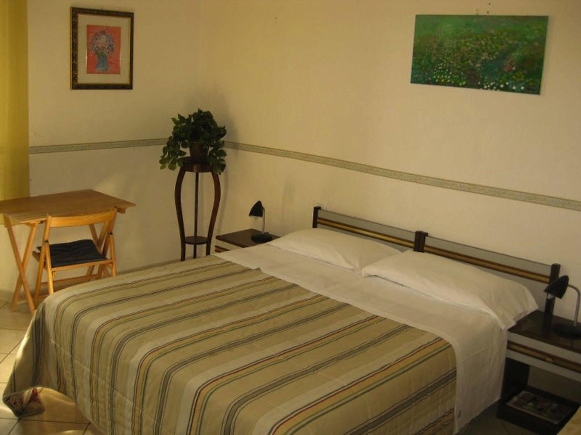 Hostel Veronique Флоренция Екстериор снимка