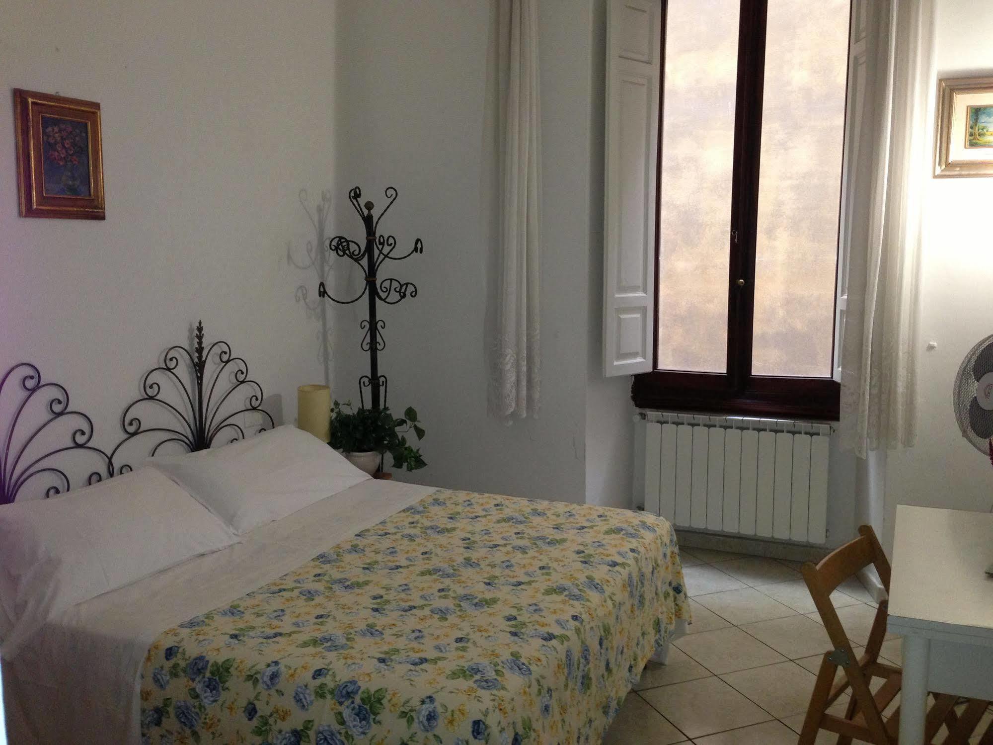 Hostel Veronique Флоренция Екстериор снимка
