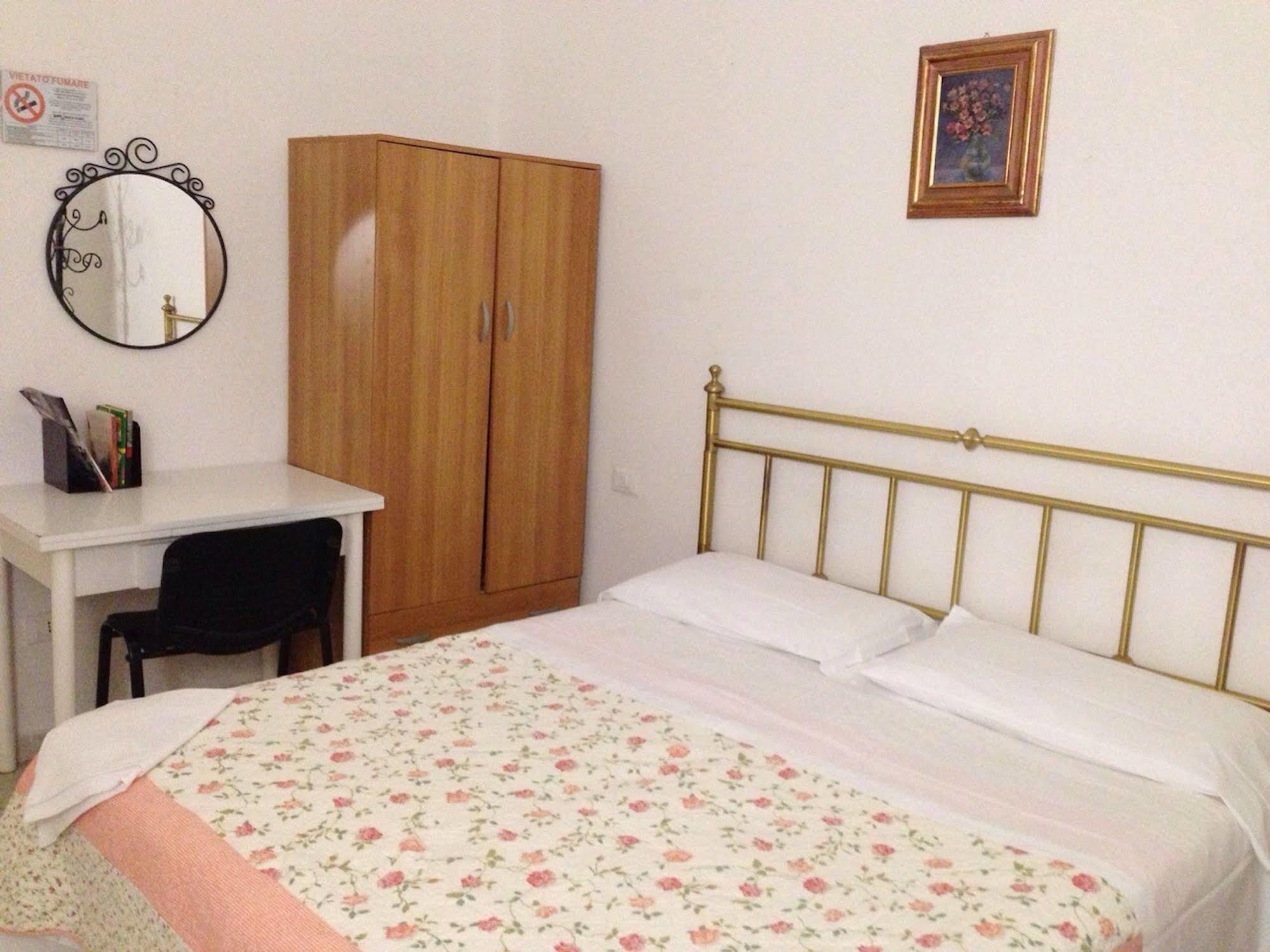 Hostel Veronique Флоренция Екстериор снимка