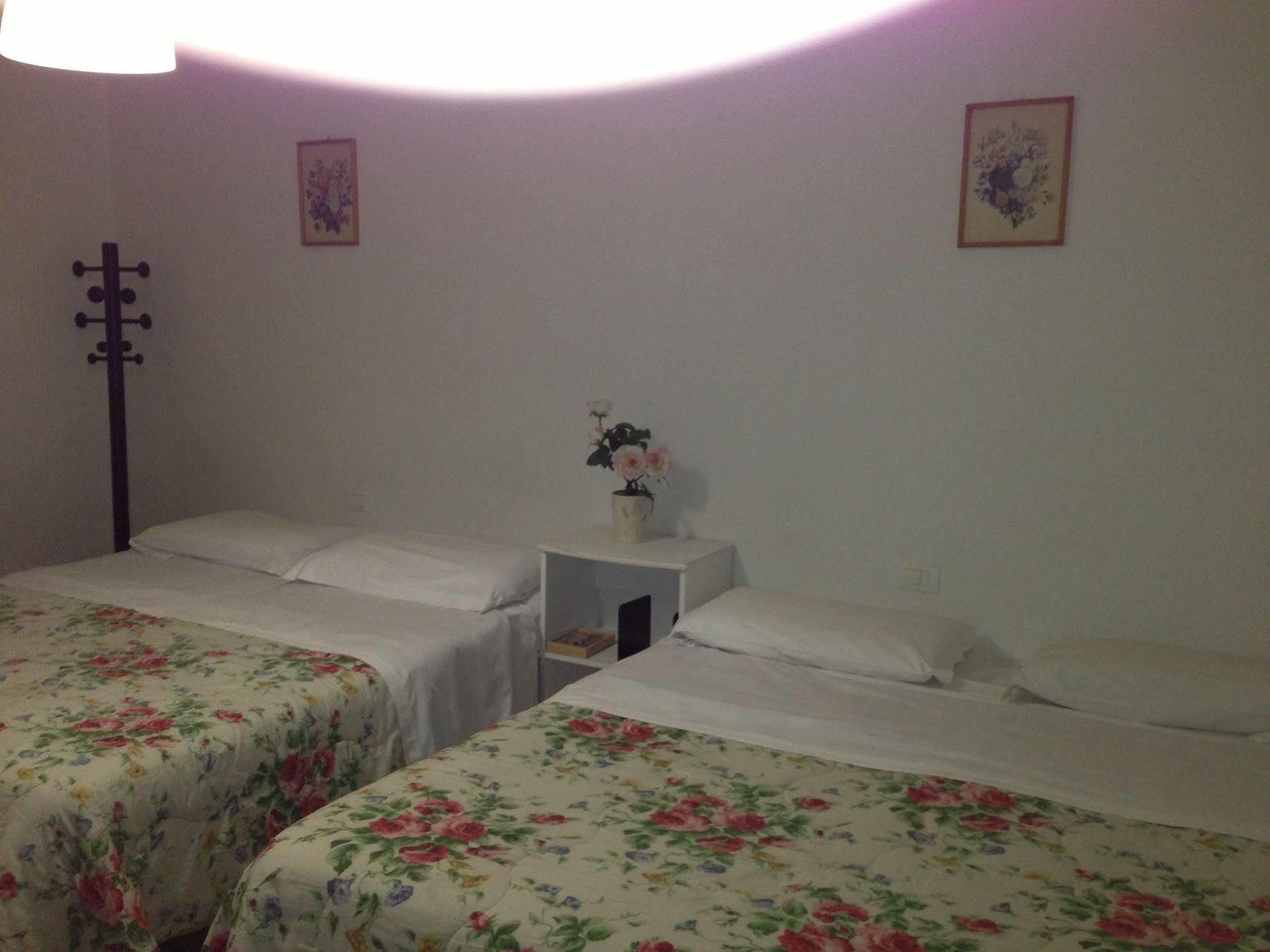 Hostel Veronique Флоренция Екстериор снимка