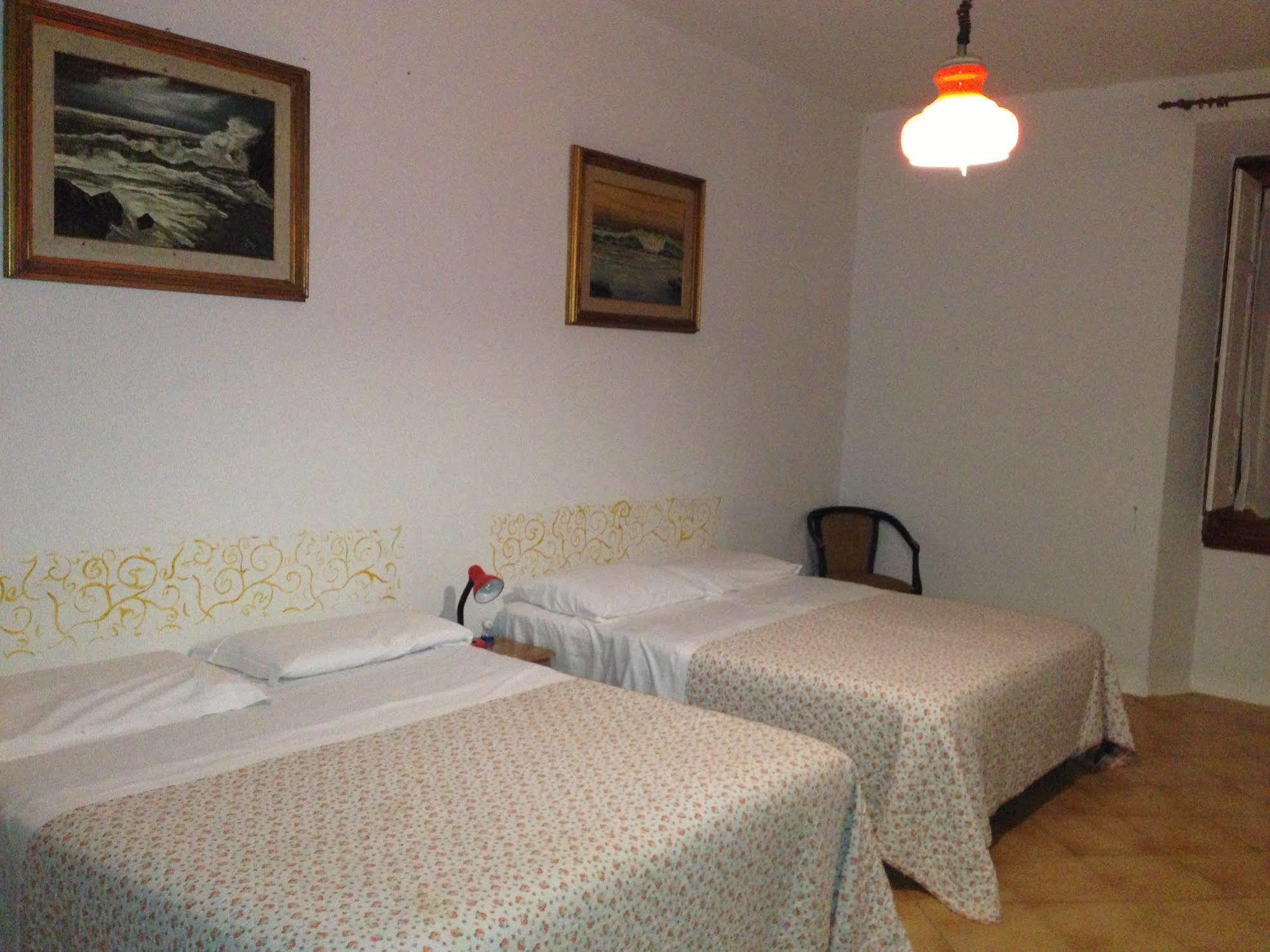 Hostel Veronique Флоренция Екстериор снимка