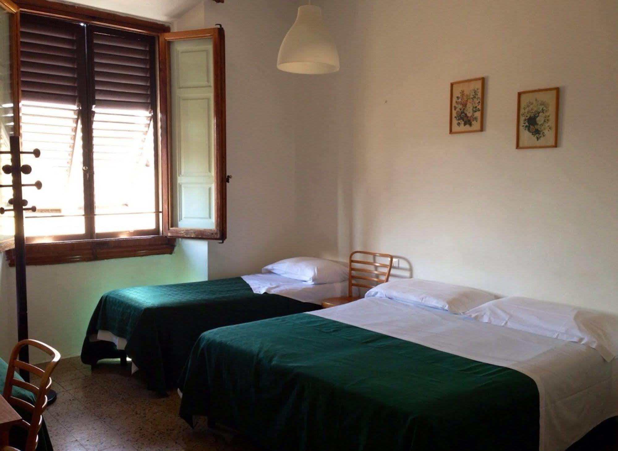 Hostel Veronique Флоренция Екстериор снимка