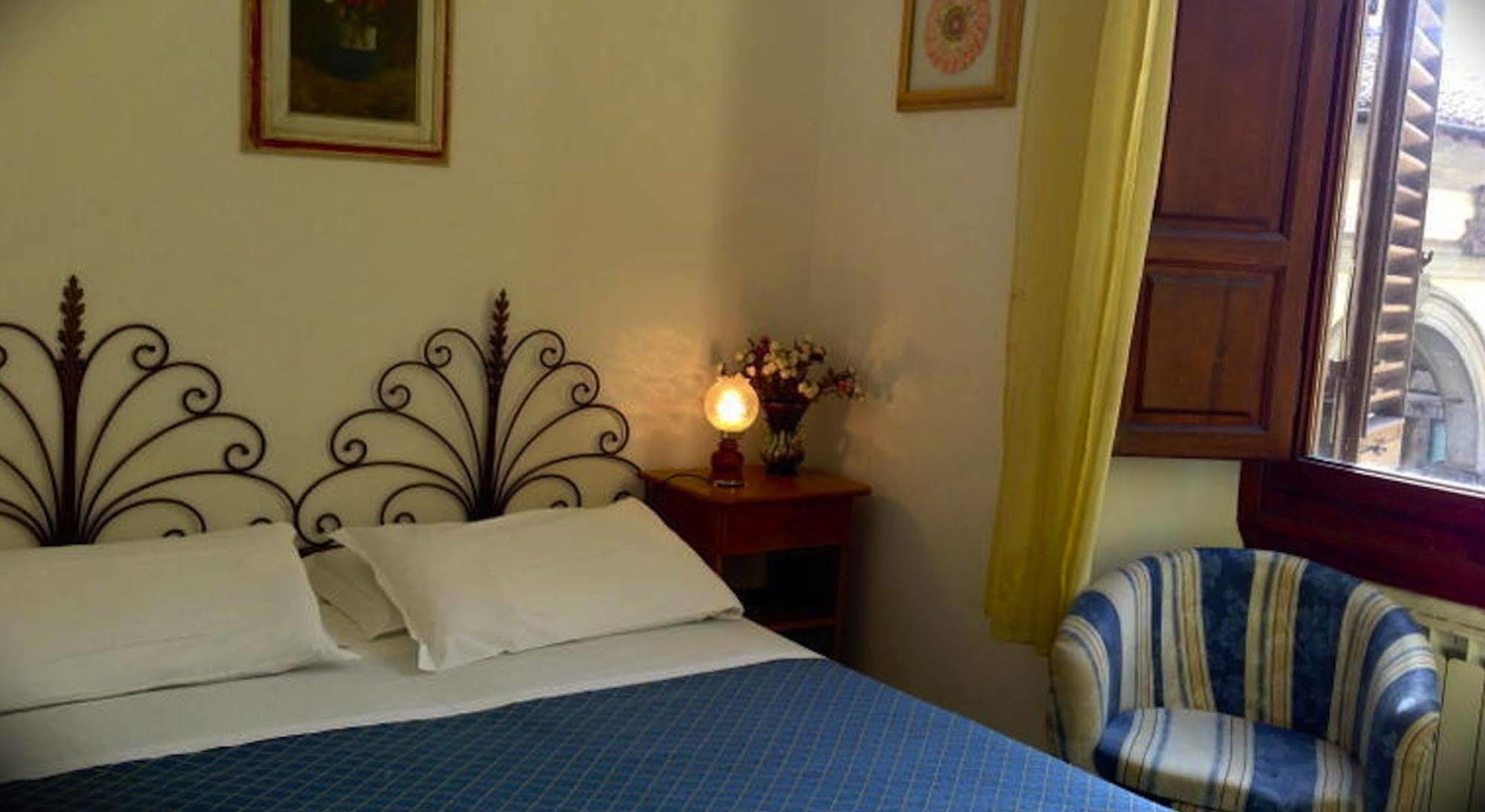 Hostel Veronique Флоренция Екстериор снимка
